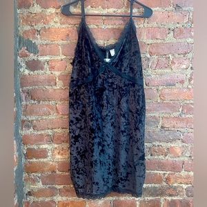 Black Divided velvet and lace dress. Size XXL. New.